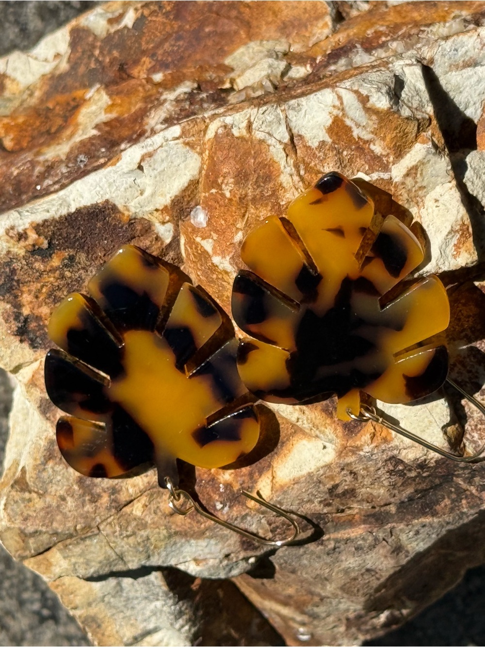Tortoiseshell Leaf Drop Earrings - Yellow Brown